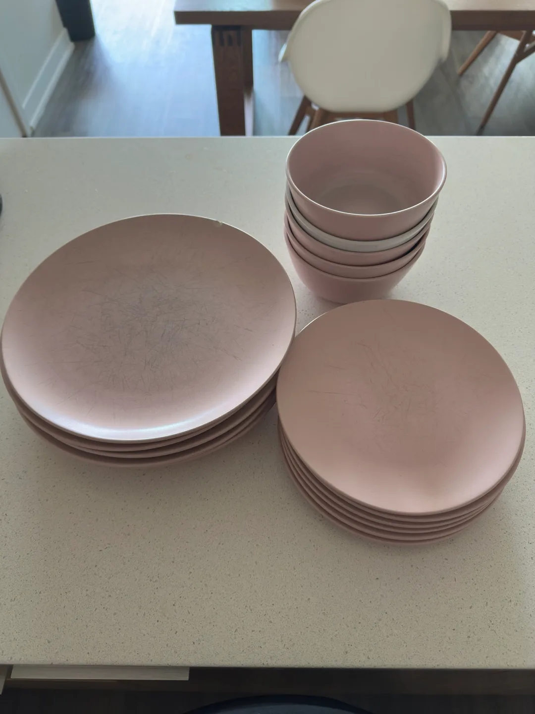 Set of pink 12 plates and 6 bowls thumbnail