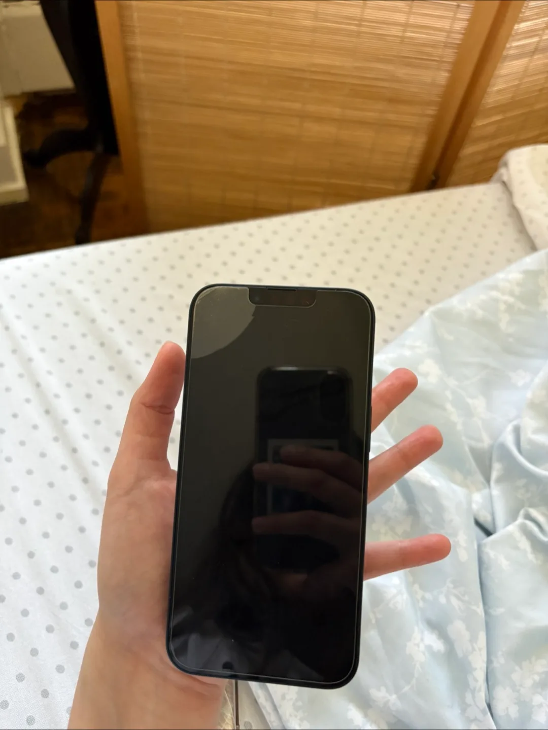 iPhone 14 / 128GB Midnight image indicator(3)