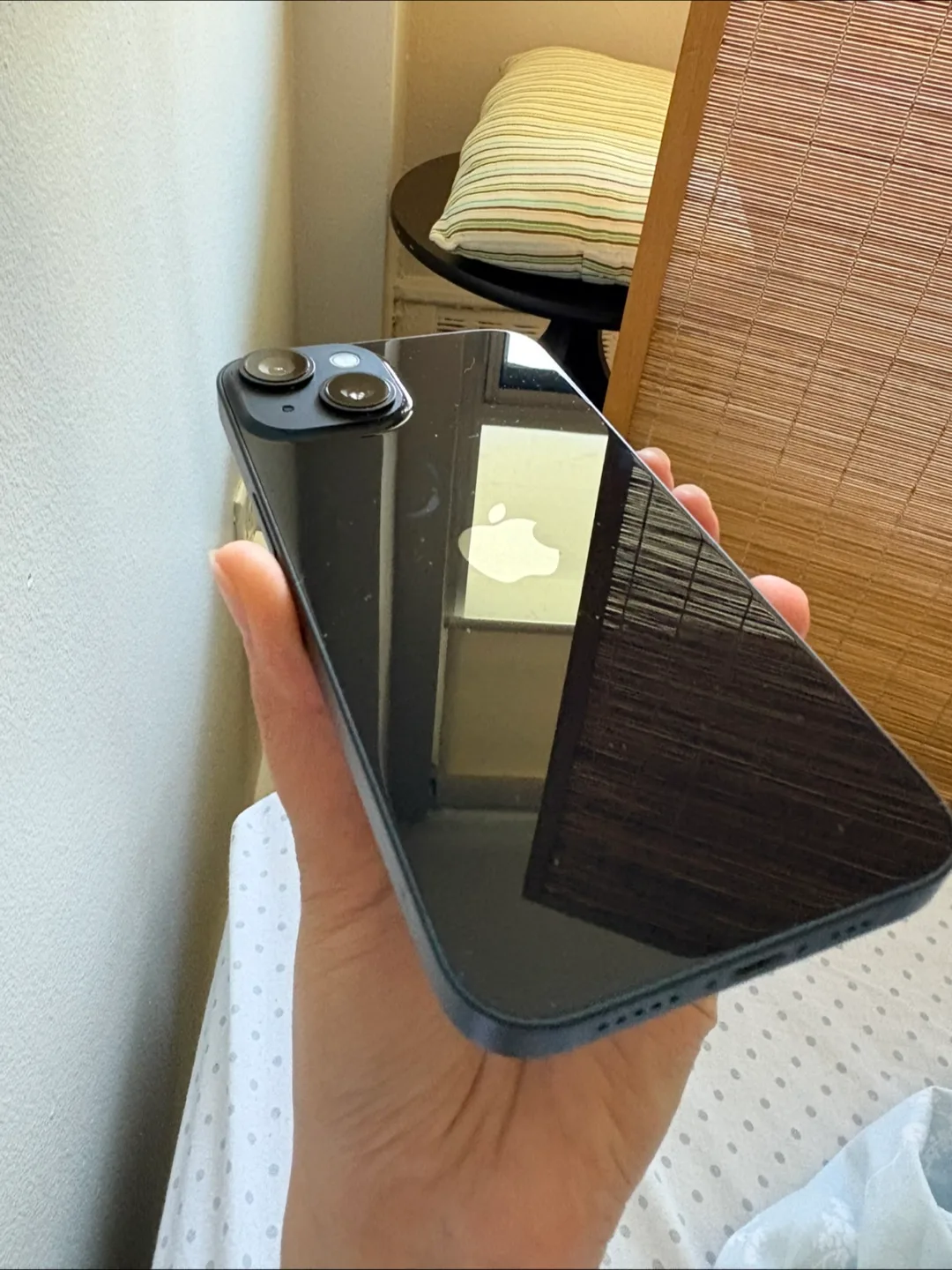 iPhone 14 / 128GB Midnight image indicator(2)