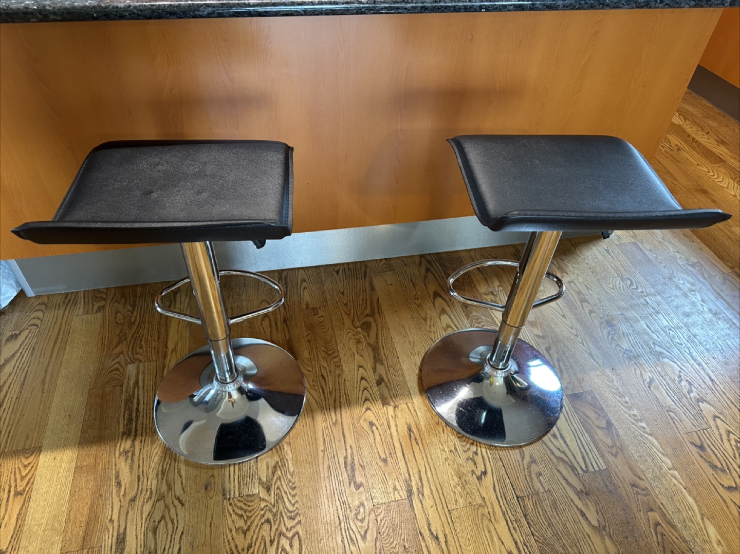 Set of 2 Black Swivel Bar Stools - photo 2