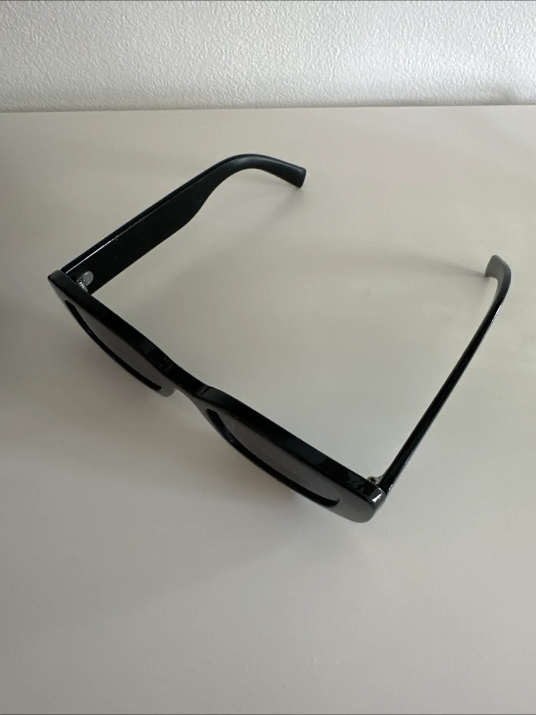 Black Sunglasses image indicator(2)