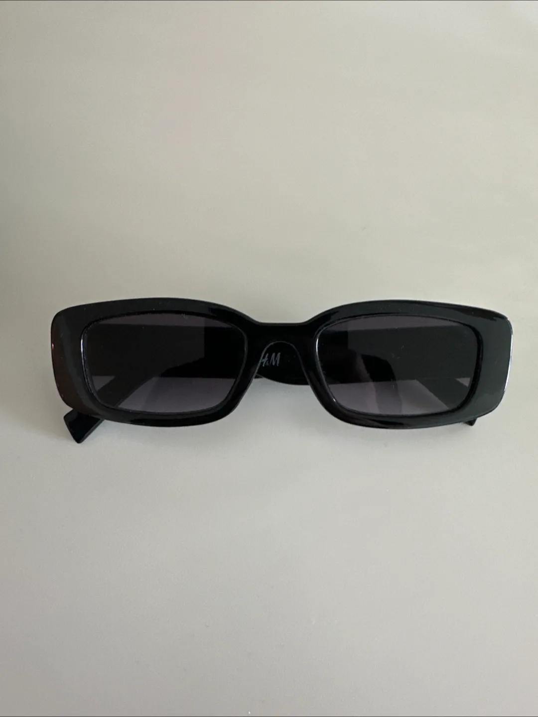 Black Sunglasses image indicator(3)