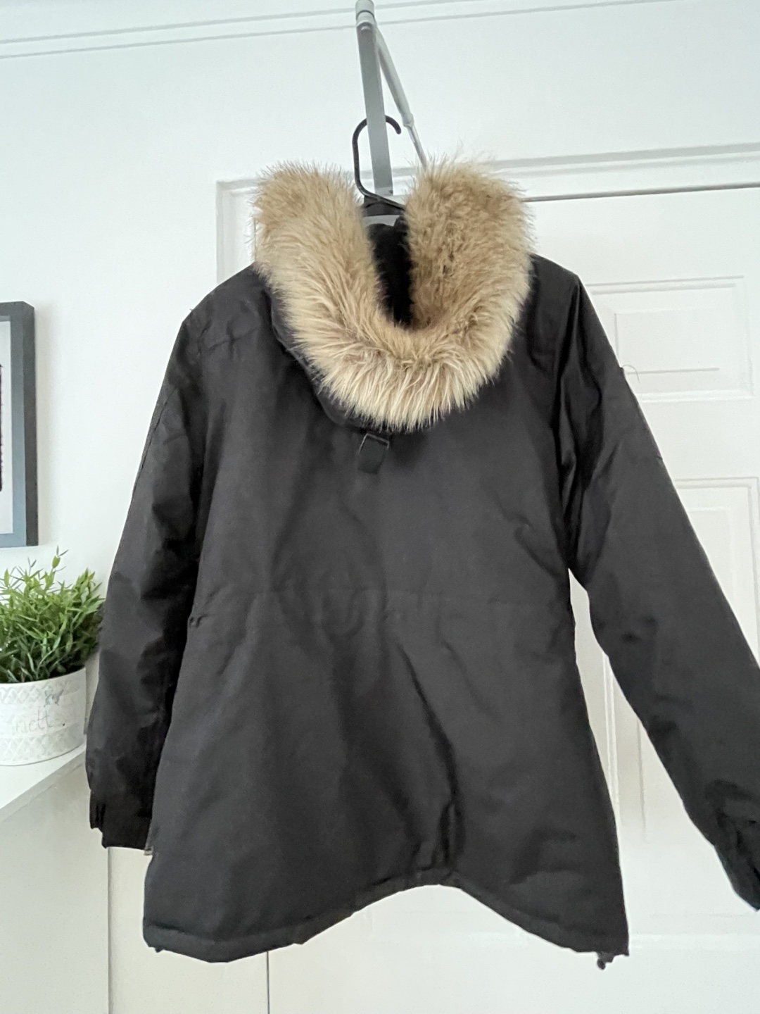 Black Jacket with Fur Collar - photo 5