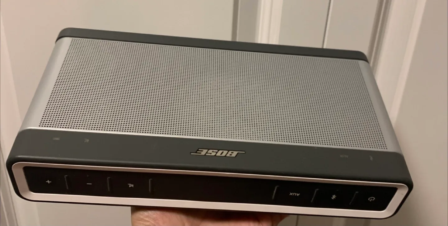 Bose SoundLink 3 Bluetooth Wireless Speaker Portable Series III image indicator(2)