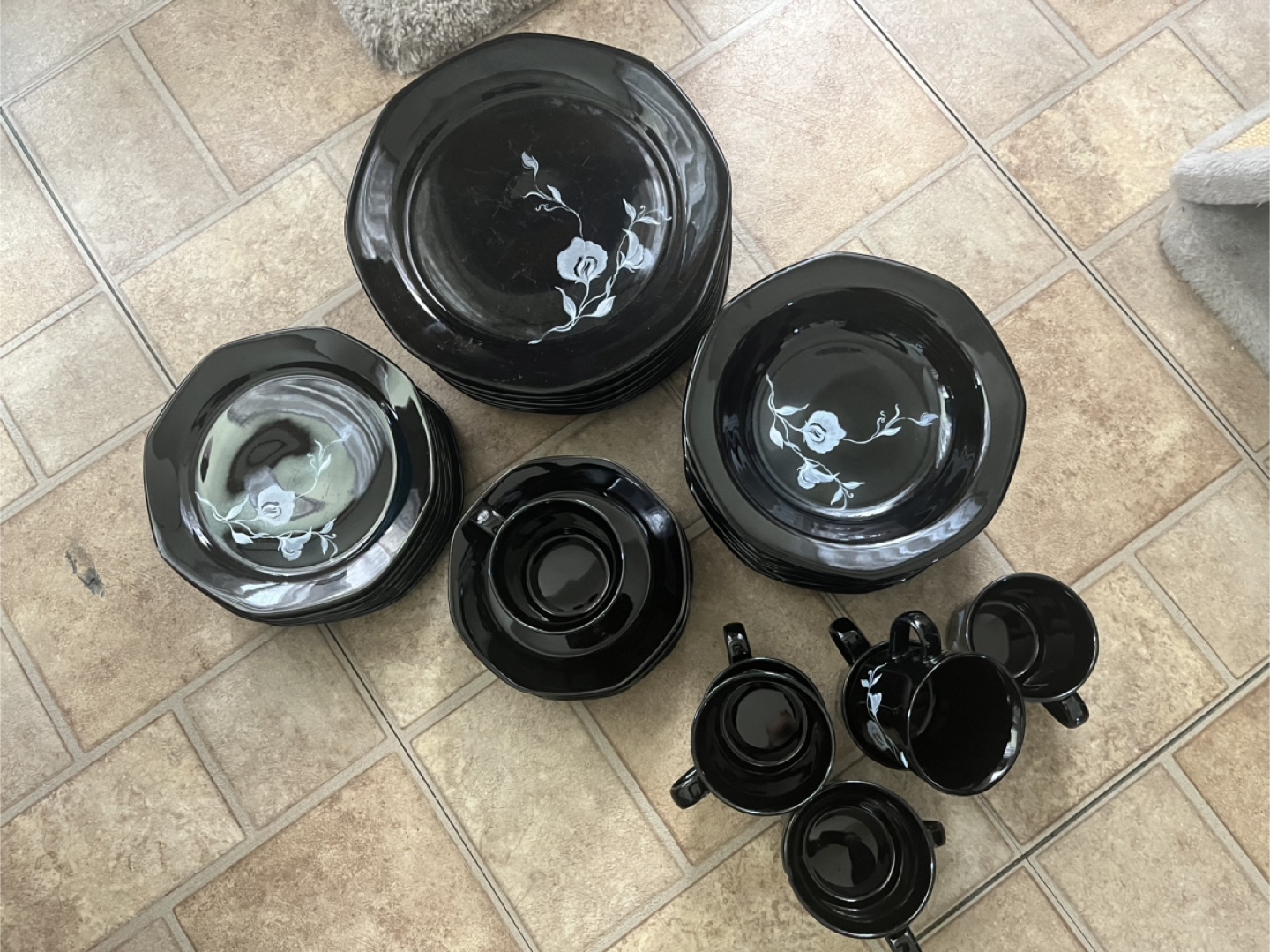 Elegant Black Dish Set with Floral Accent