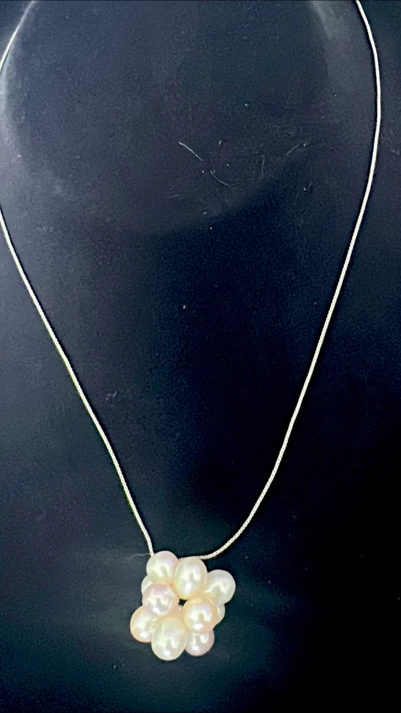 Genuine Freshwater Pearl Cluster Necklace 20” image indicator(5)