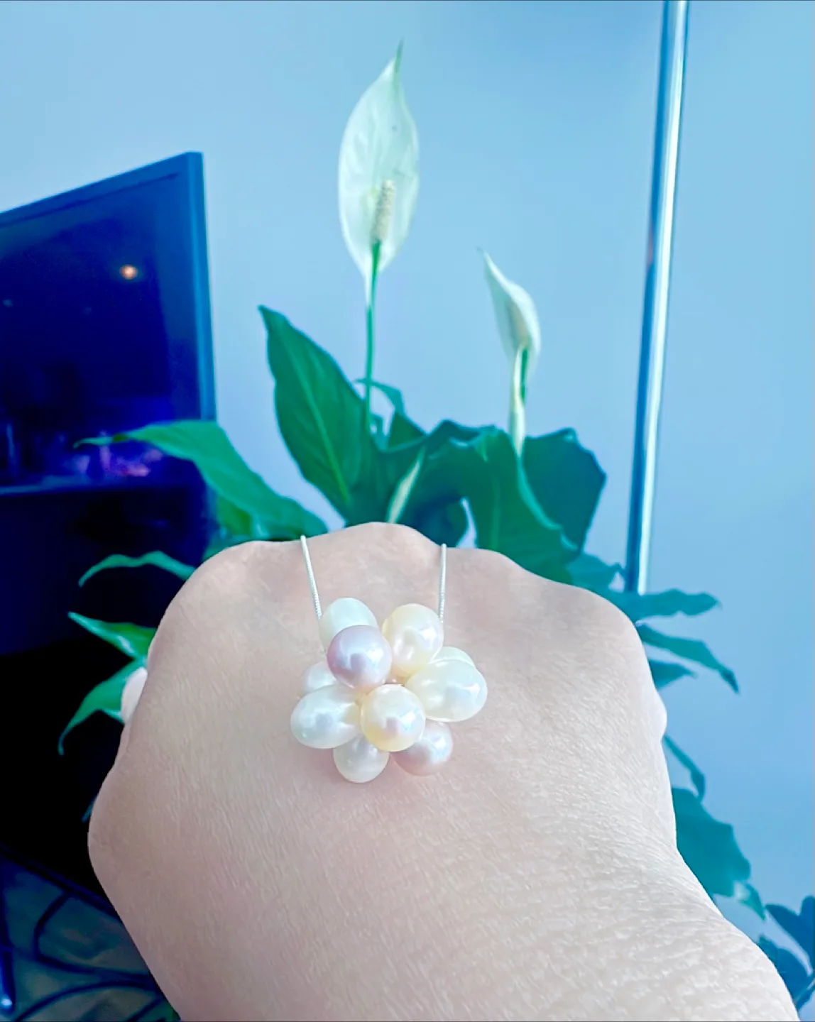 Genuine Freshwater Pearl Cluster Necklace 20” image indicator(6)