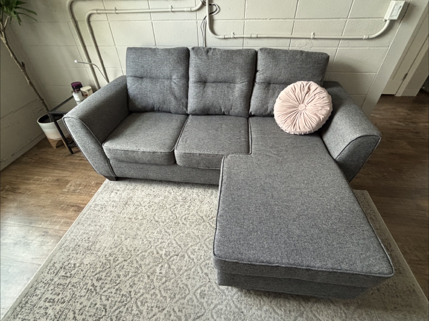 🛋️ Modern Grey Sectional Sofa – Excellent Condition OBO - photo 4