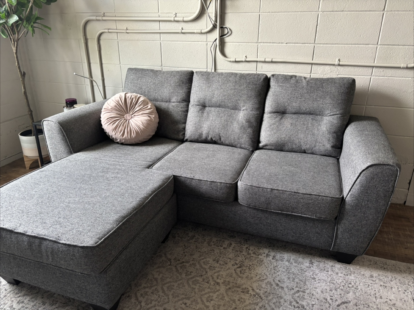 🛋️ Modern Grey Sectional Sofa – Excellent Condition OBO - photo 2