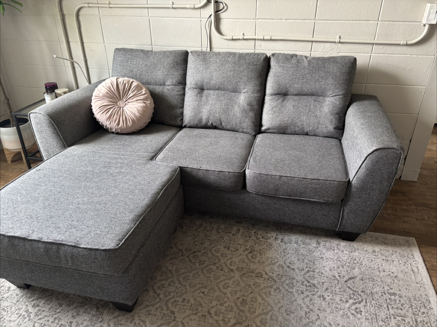 🛋️ Modern Grey Sectional Sofa – Excellent Condition OBO