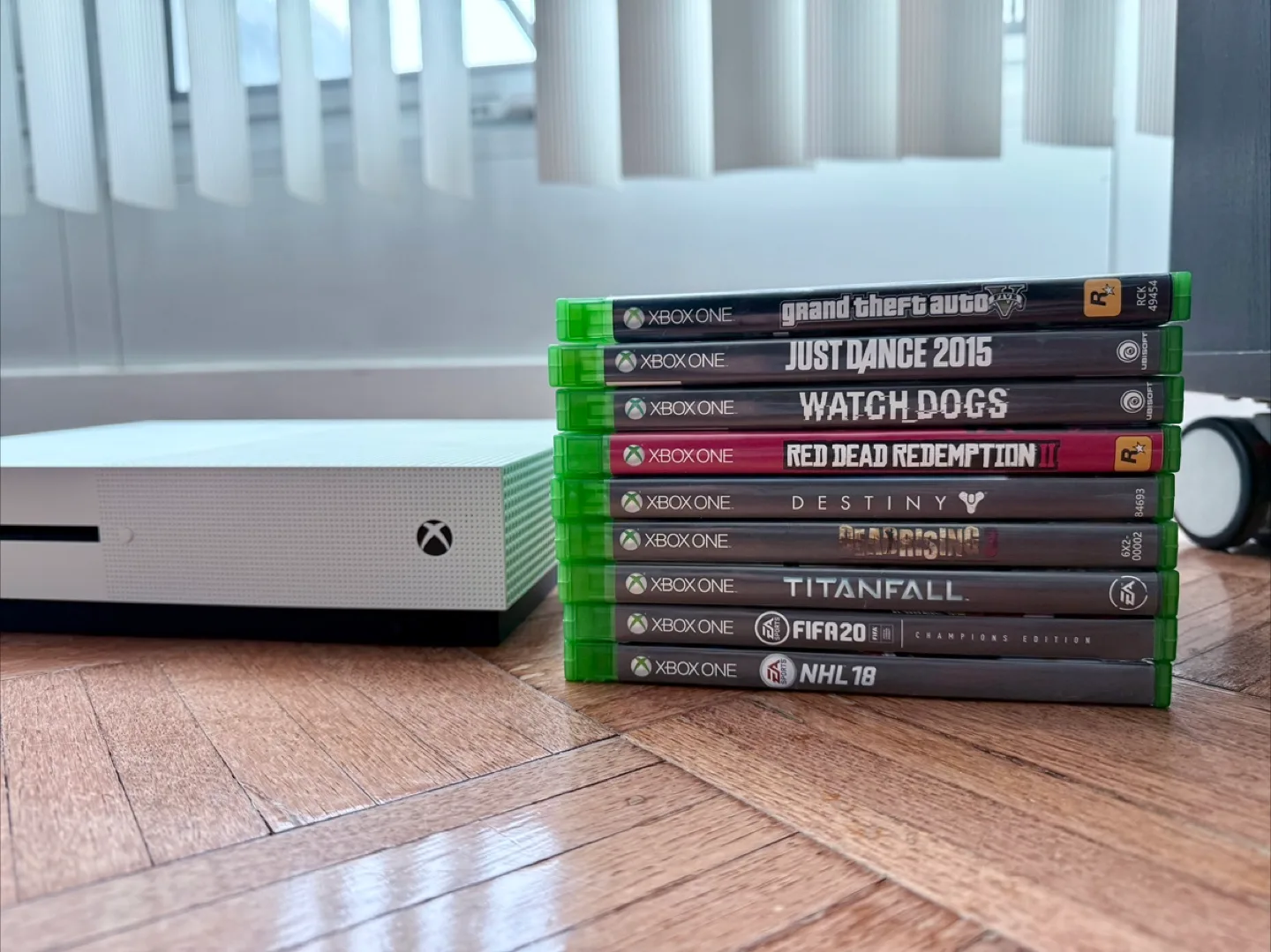 Xbox One S Console Bundle with Games and Kinect image indicator(2)