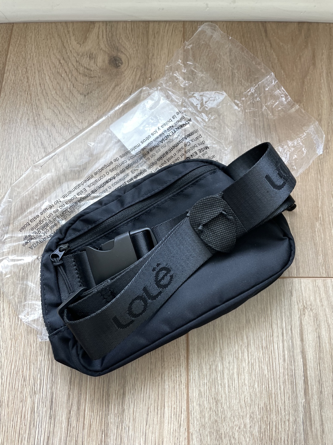 LIKE NEW Lole Belt Bag 1L Black - photo 2