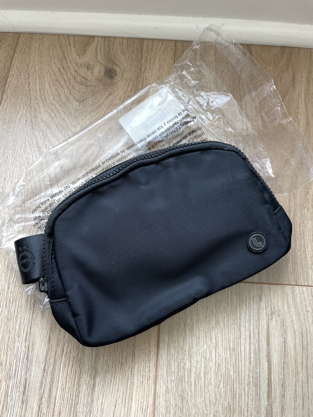 LIKE NEW Lole Belt Bag 1L Black