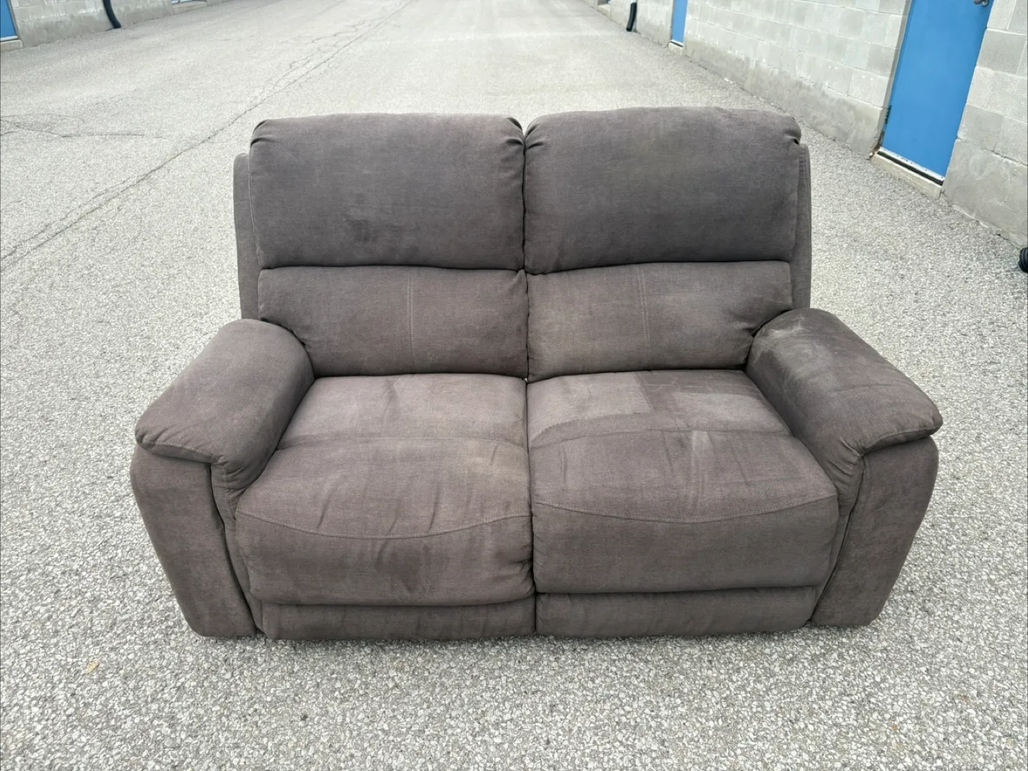 FREE DELIVERY✅• GREY MODERN 2 SEATER RECLINER COUCH / SOFA thumbnail