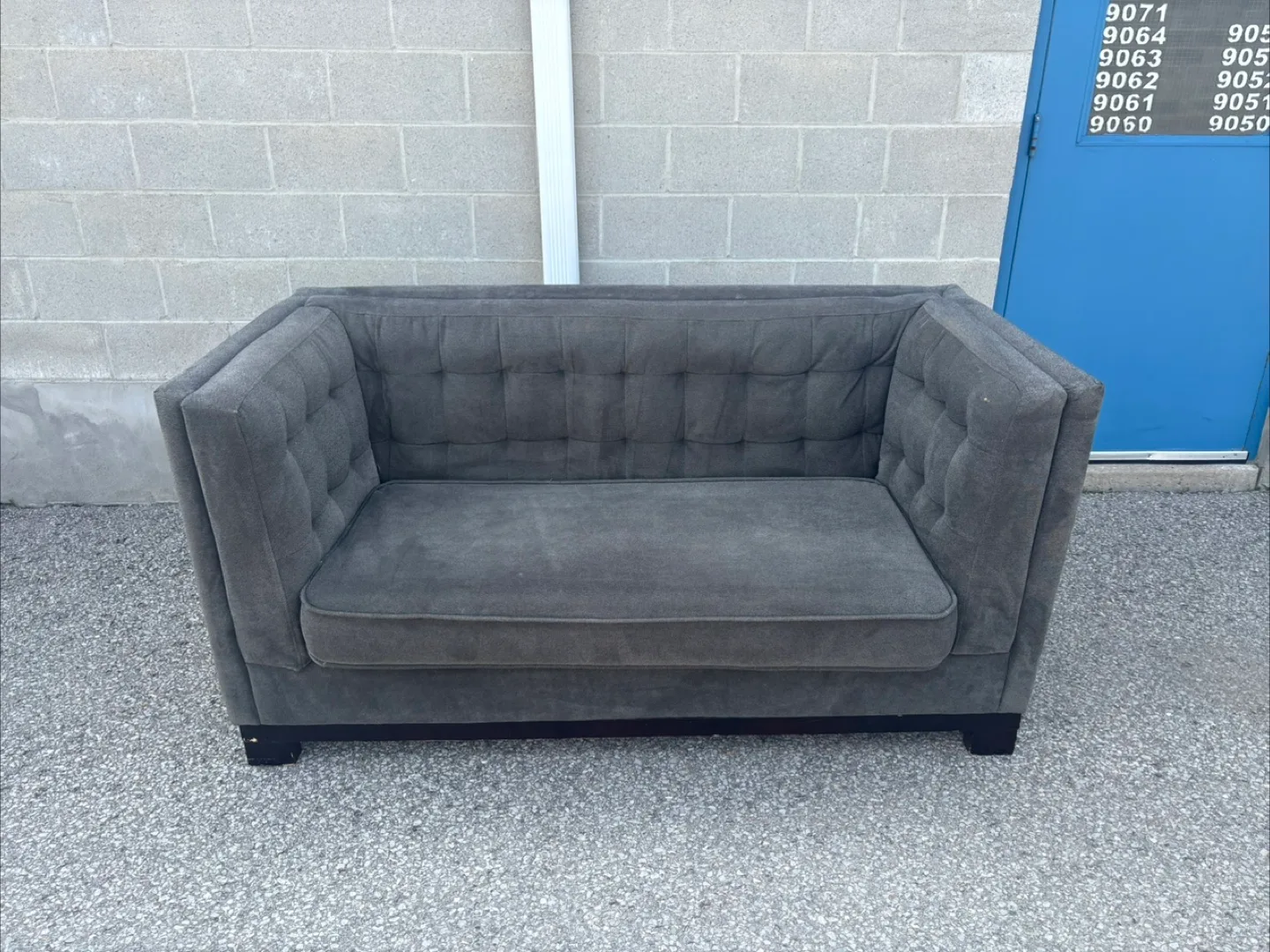 FREE DELIVERY✅•  2 SEATER GREY COUCH / LOVE SEAT / SOFA thumbnail