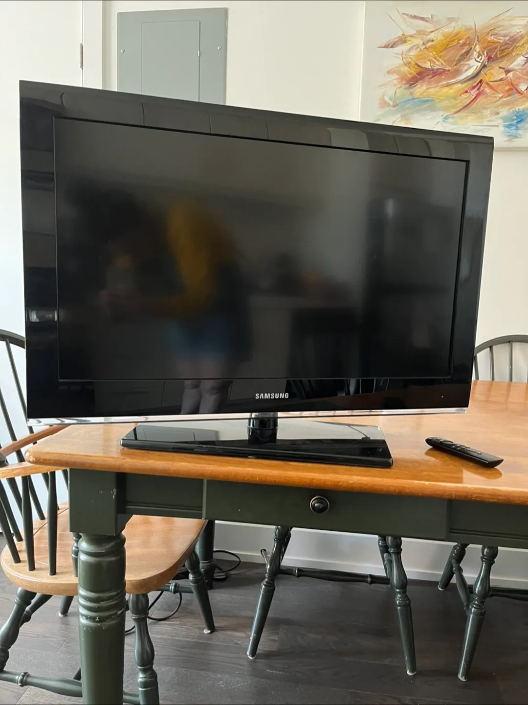 32” Samsung TV with Amazon Firestick image indicator(5)