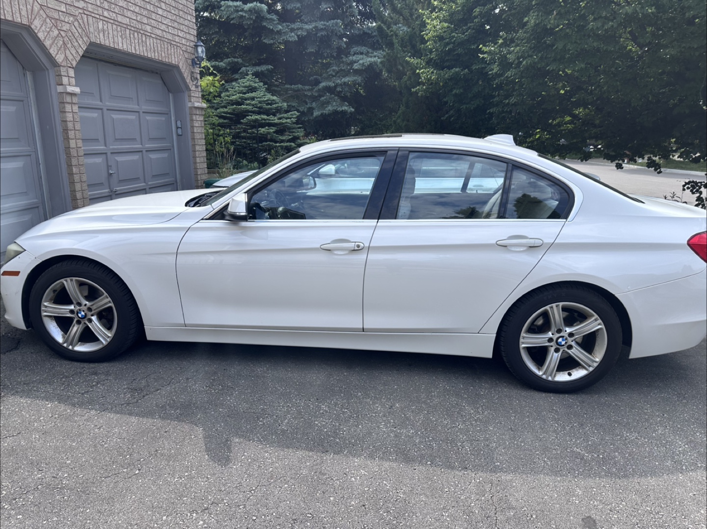 White BMW 320i XDrive - 2015 Model Sedan - photo 3