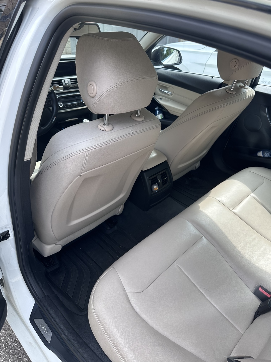 White BMW 320i XDrive - 2015 Model Sedan - photo 4