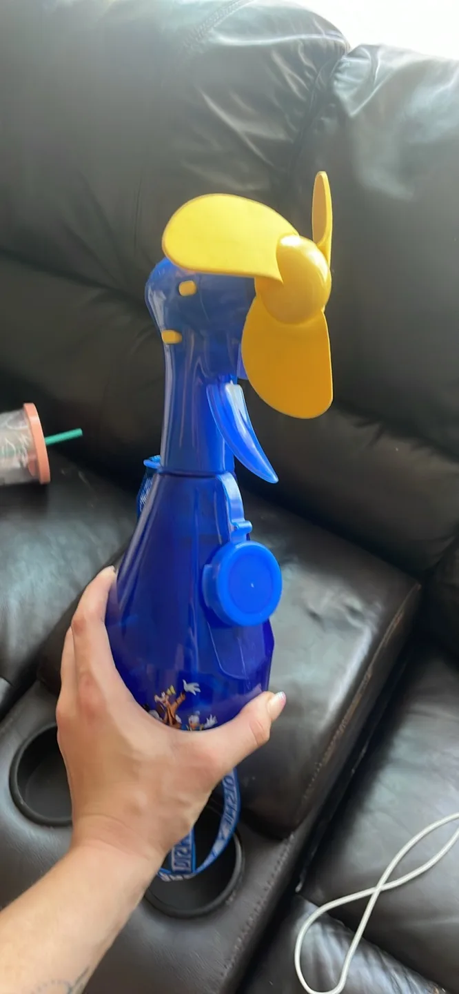 Disney Donald Duck Spray Fan thumbnail