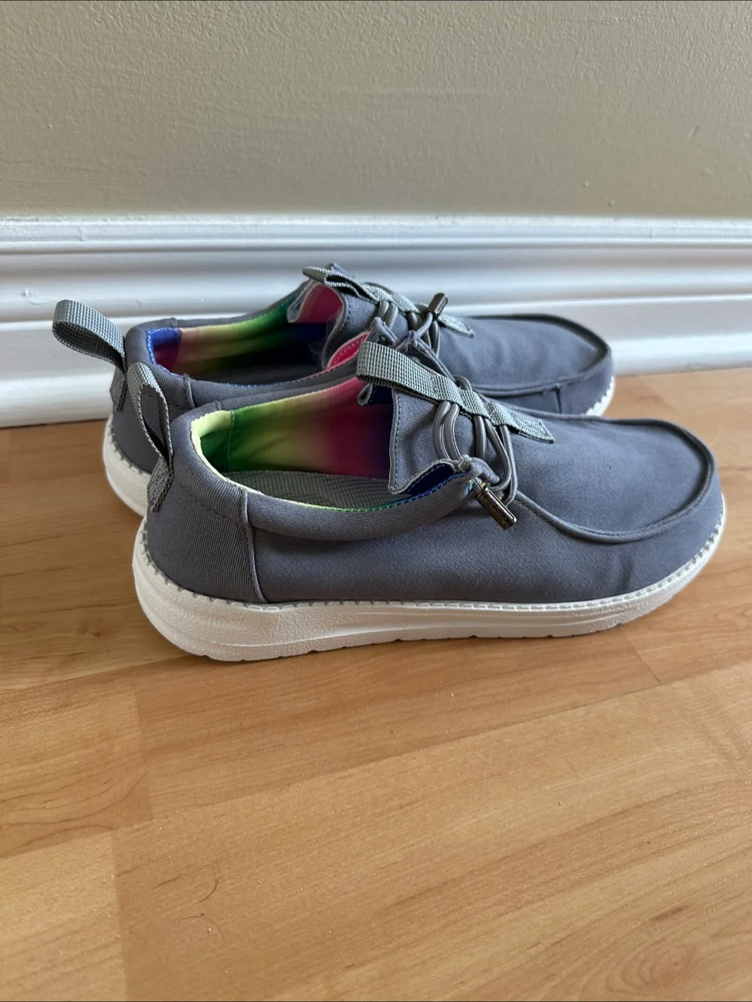 Brand new gray slip-on shoes image indicator(2)