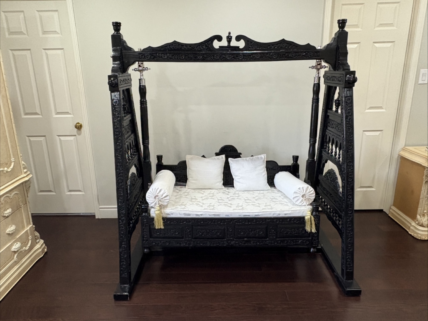 Beautiful Black Wooden Swing Seat - photo 2