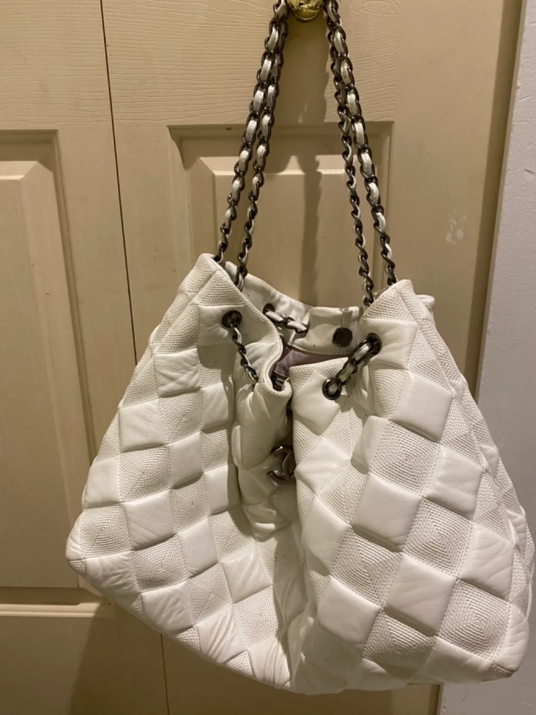White Quilted Handbag image indicator(2)
