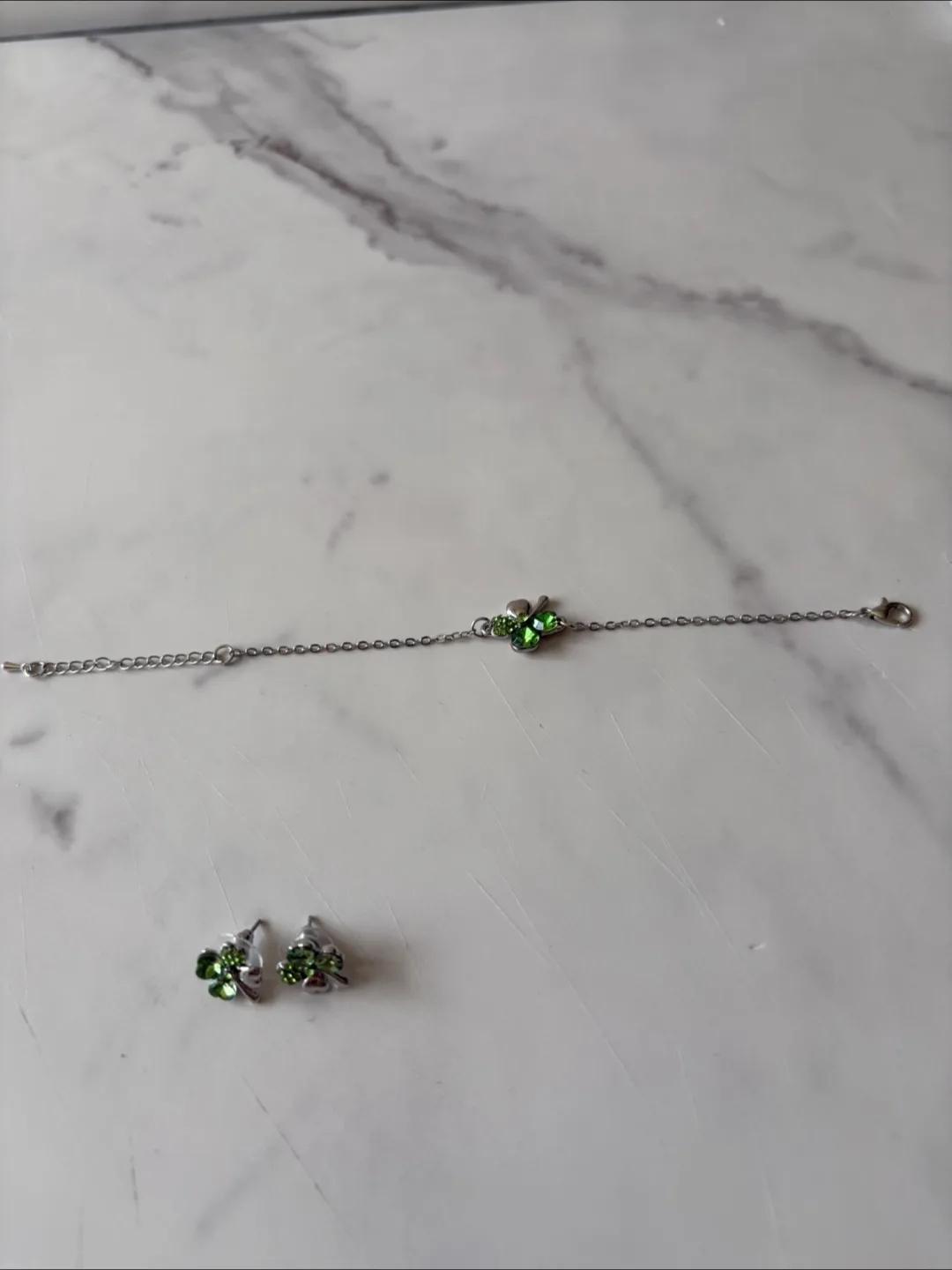 Green Clover Jewelry Set – Necklace, Bracelet & Earrings image indicator(6)