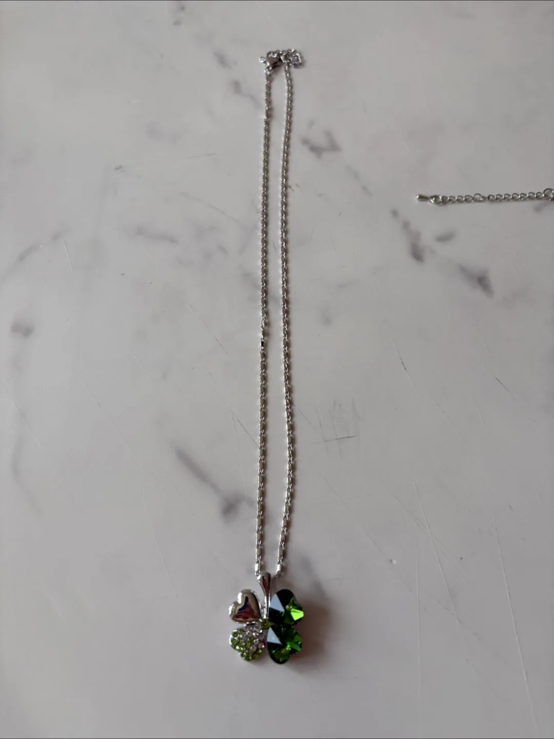 Green Clover Jewelry Set – Necklace, Bracelet & Earrings image indicator(3)