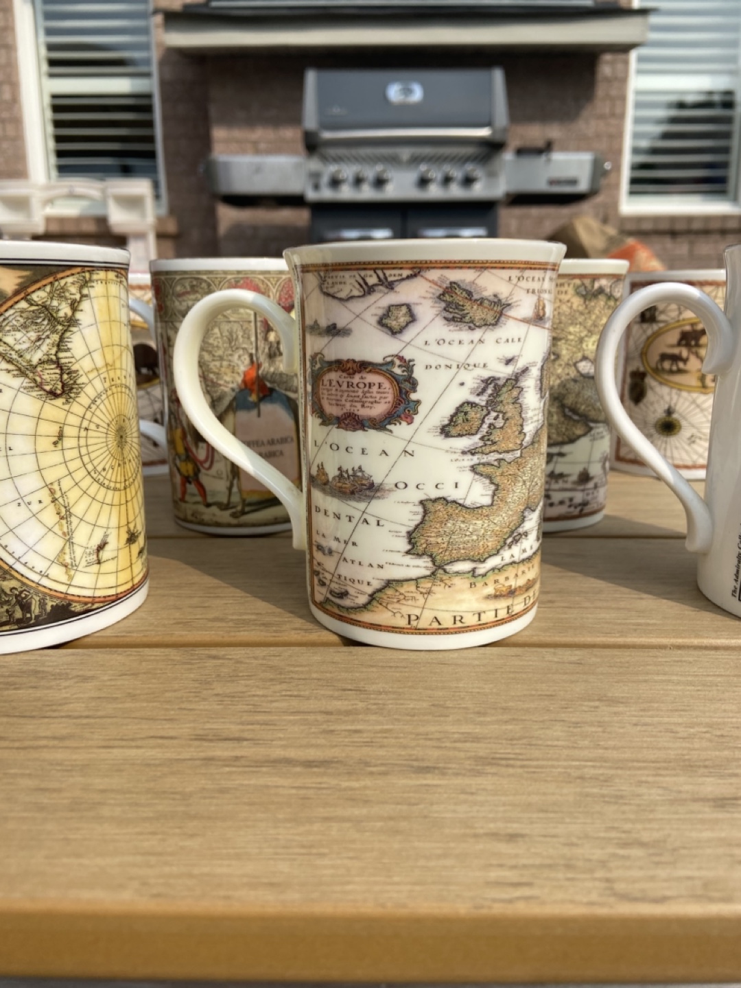 REAL GOLD Fine Bone China 8 Mugs