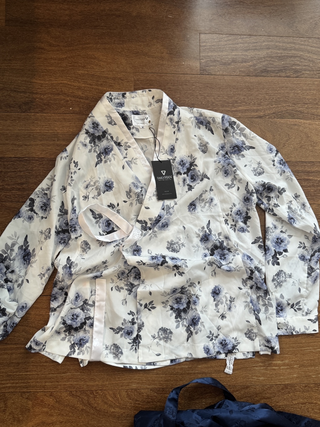 Modern hanbok set - new with tags - photo 3