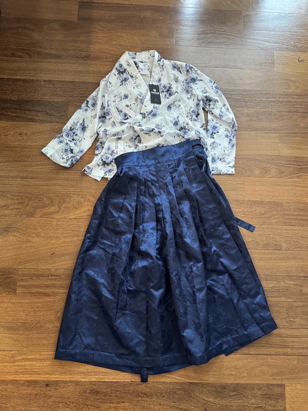 Modern hanbok set - new with tags - photo 2