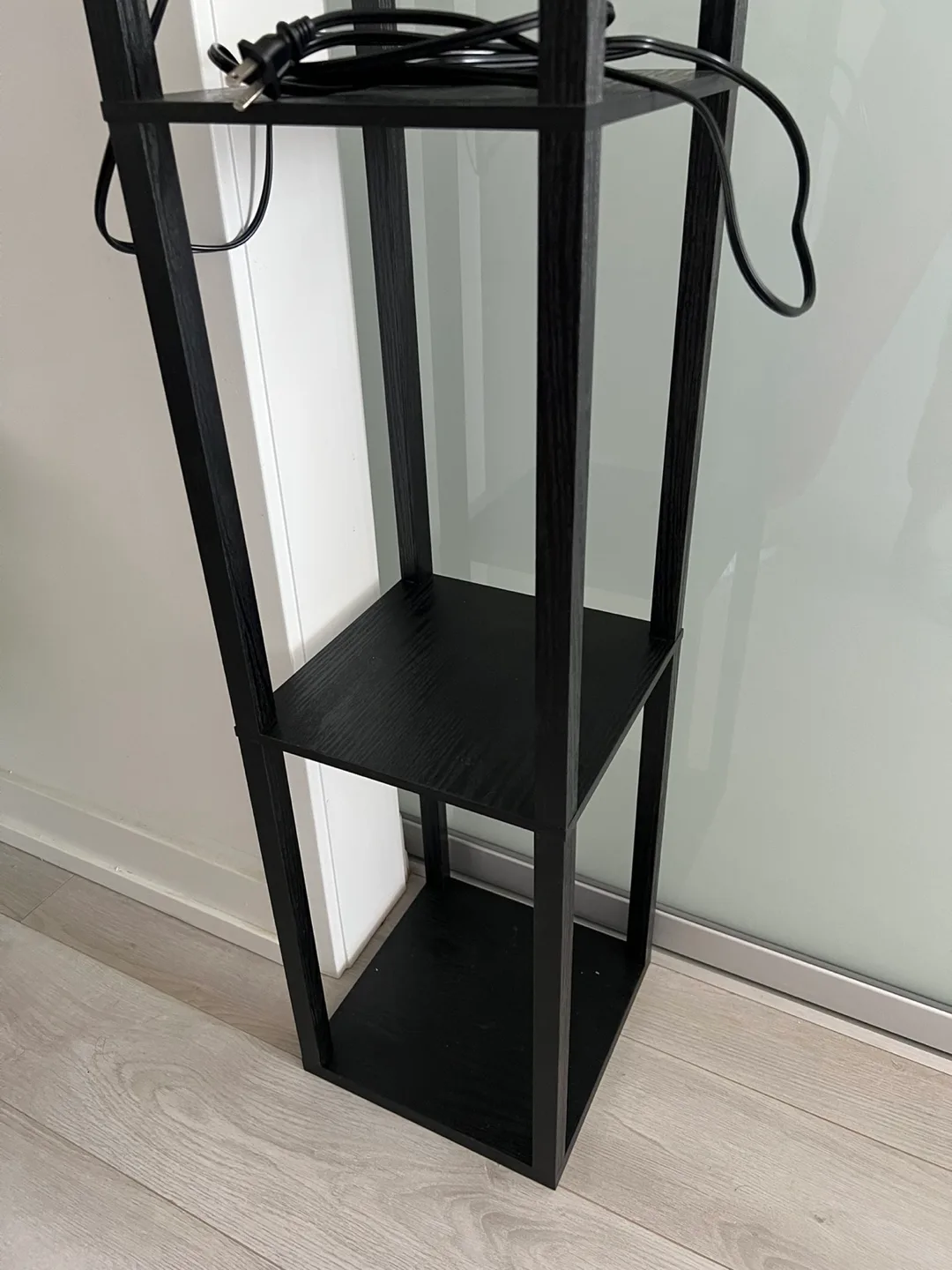 Floor Lamp with Shelves image indicator(4)