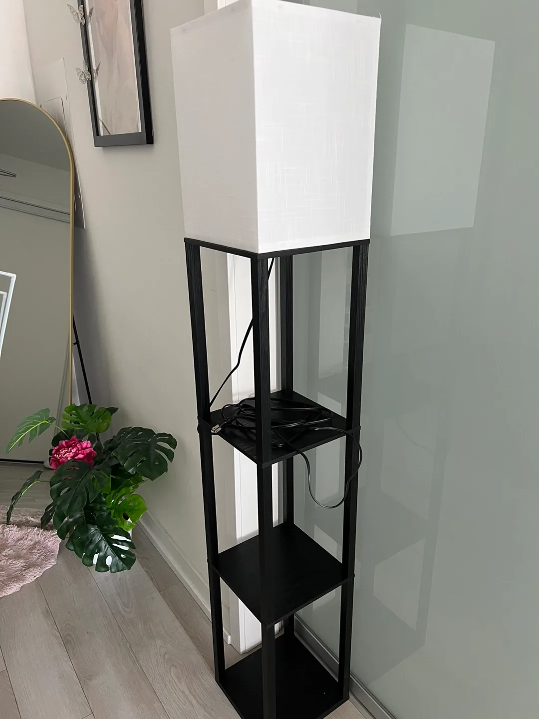 Floor Lamp with Shelves image indicator(5)