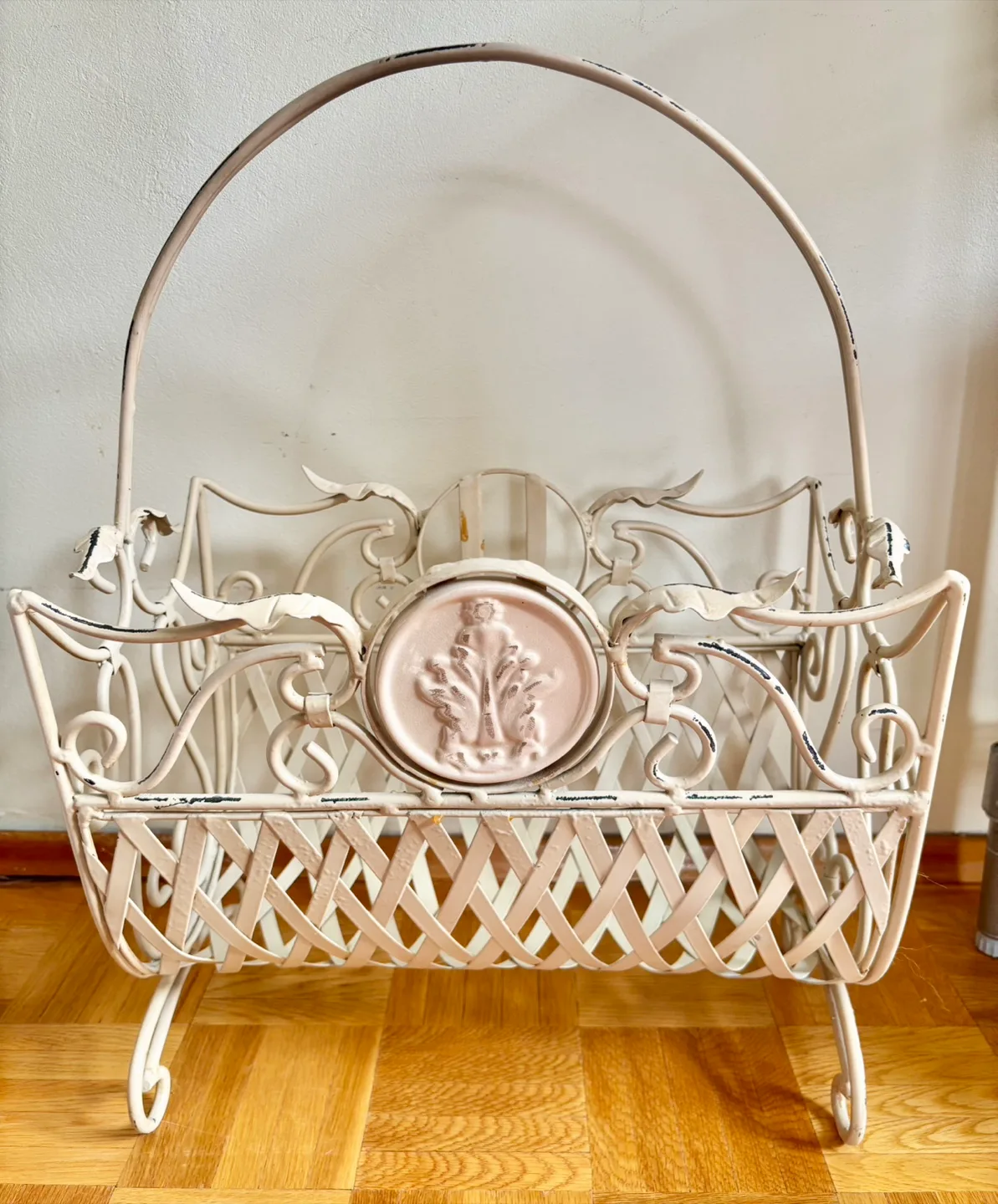 Decorative Magazine Stand image indicator(2)