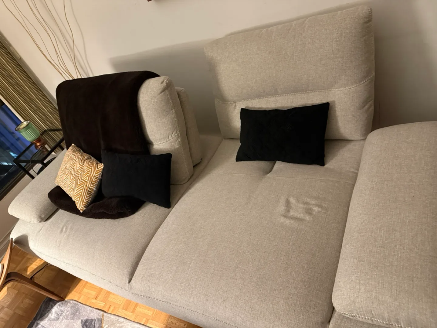 Structube Couch - Expandable to a sofa bed image indicator(7)