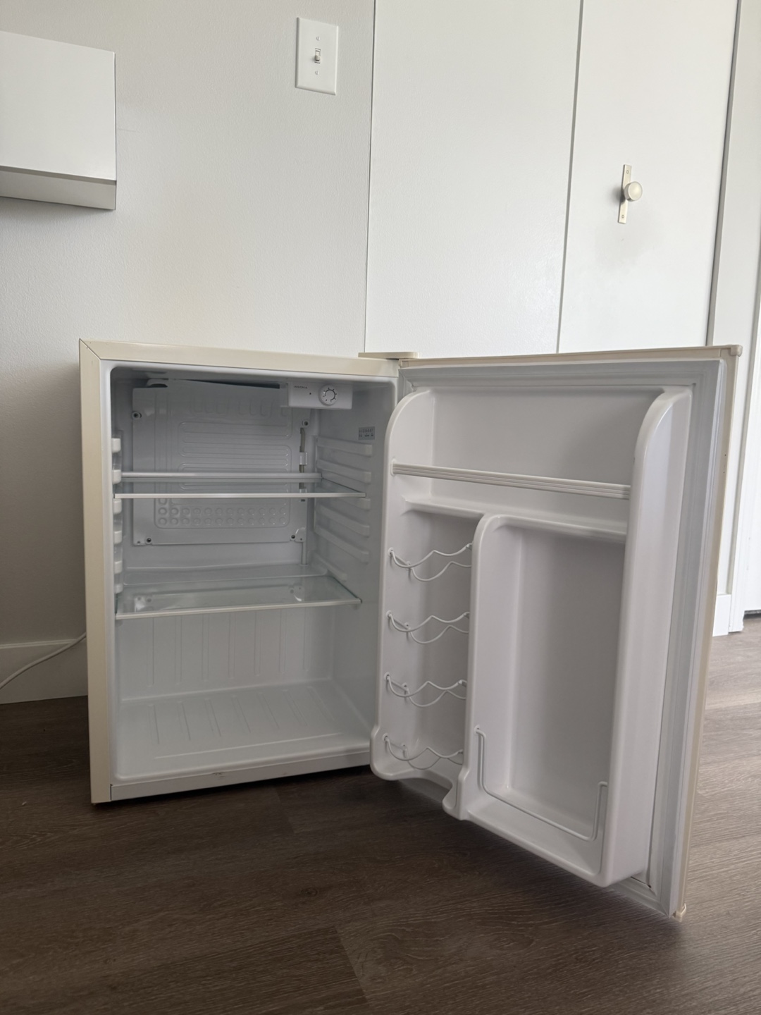 Insignia 2.5 Cu. Ft. Retro Mini Fridge — Cream - photo 2