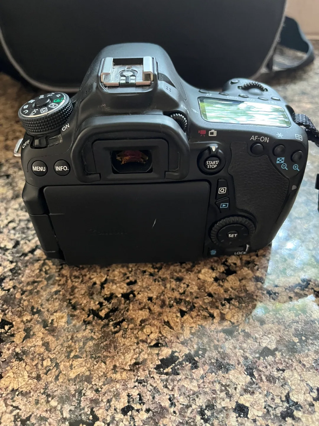 Canon EOS 70D DSLR Bundle – Complete Photography Kit image indicator(4)