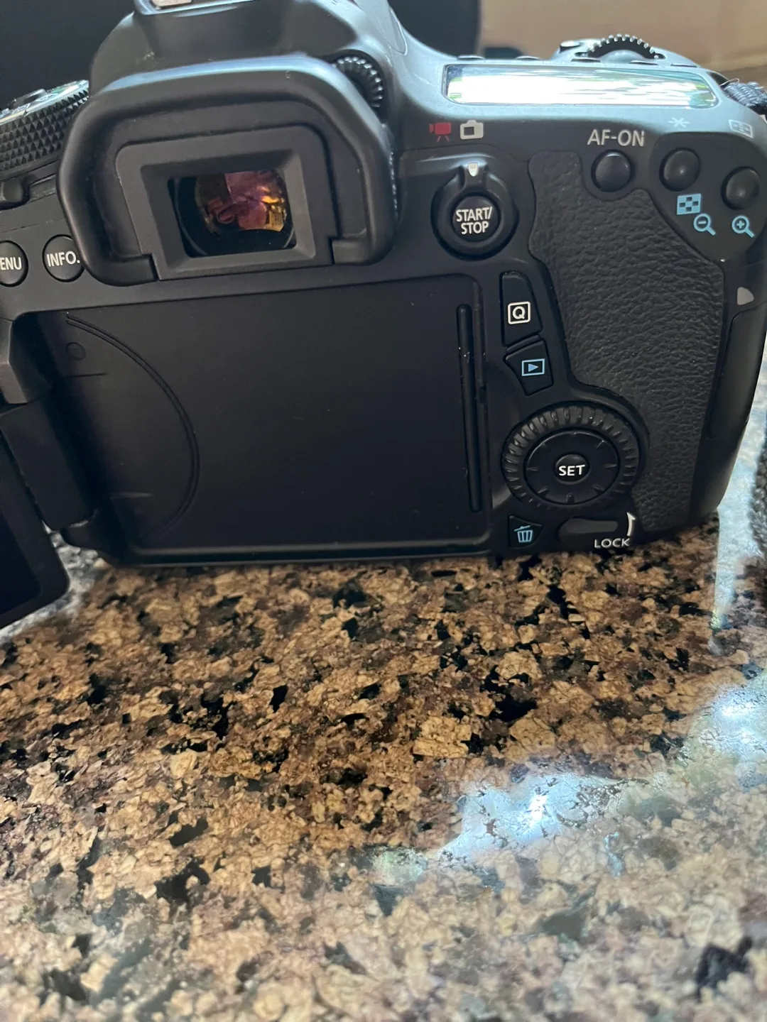 Canon EOS 70D DSLR Bundle – Complete Photography Kit image indicator(5)