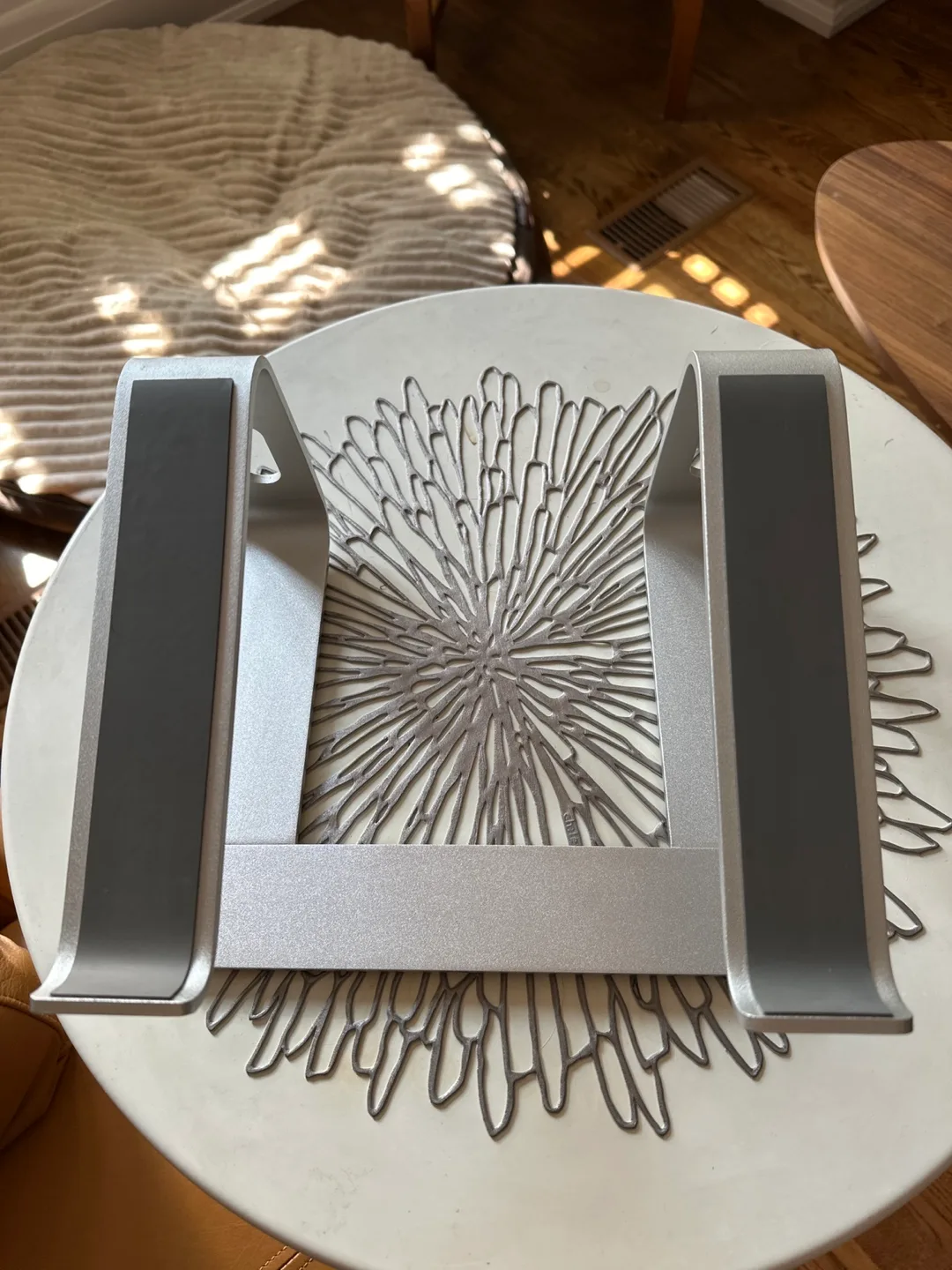 Silver Laptop Stand image indicator(4)