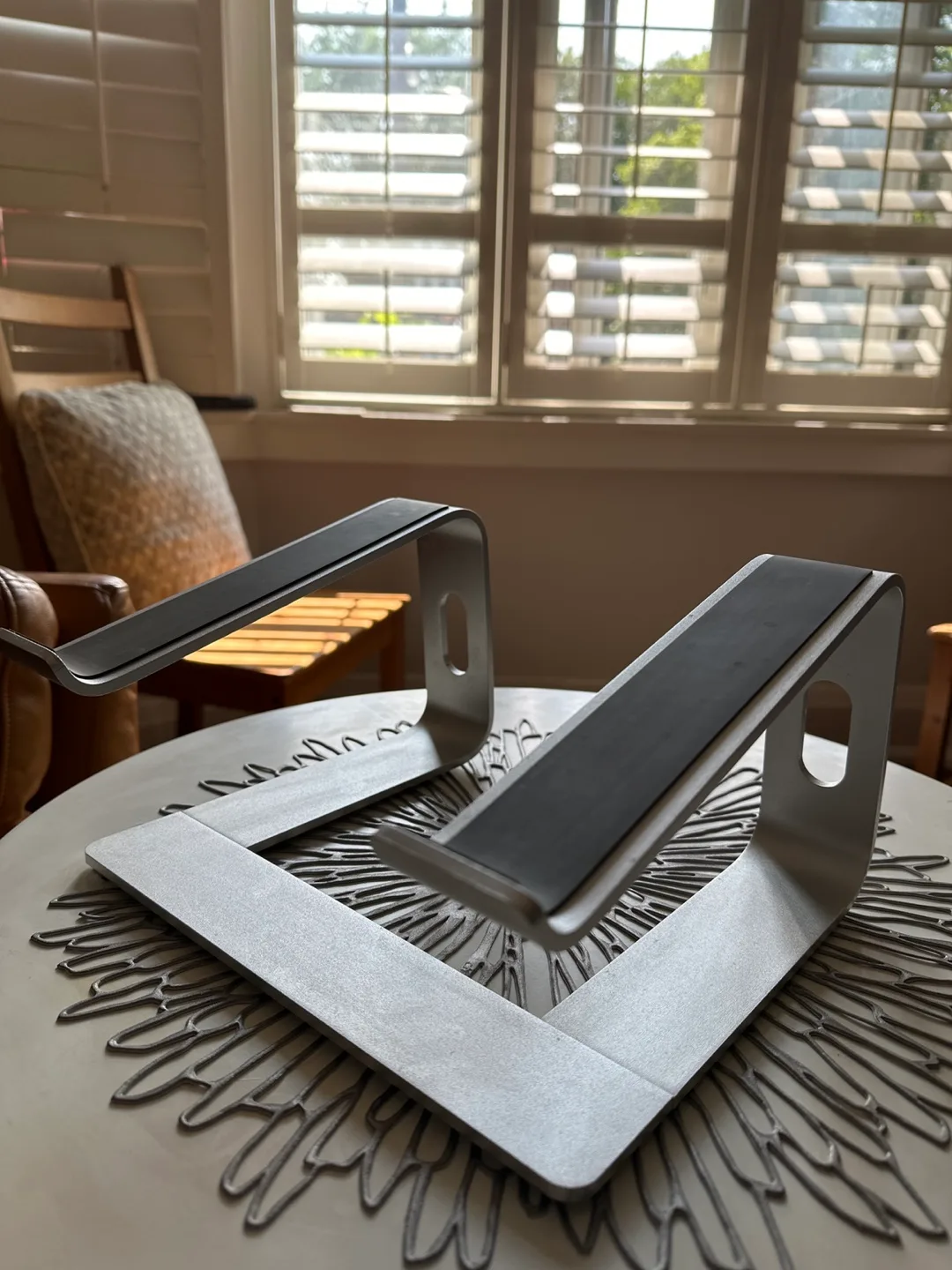 Silver Laptop Stand image indicator(2)