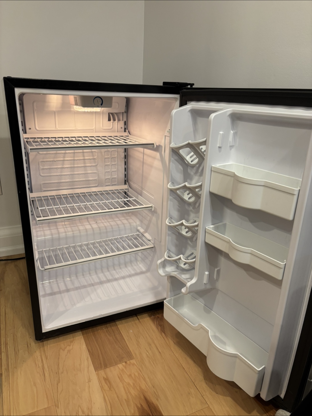 Danby Black Mini Fridge 20.7” - photo 4