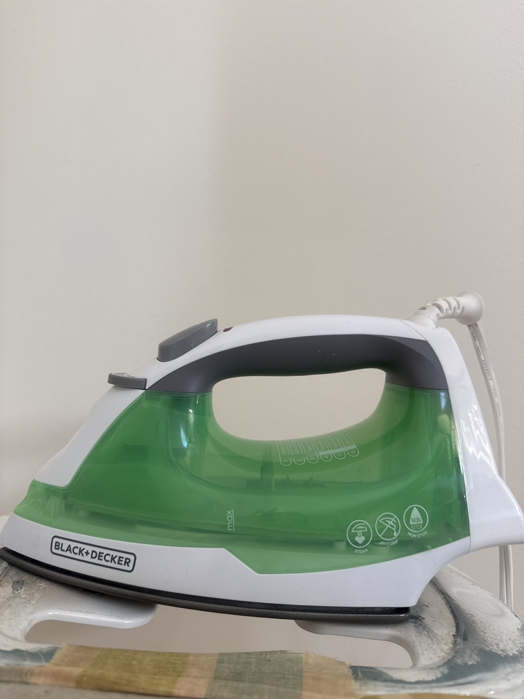 Black + Decker Iron🥕
