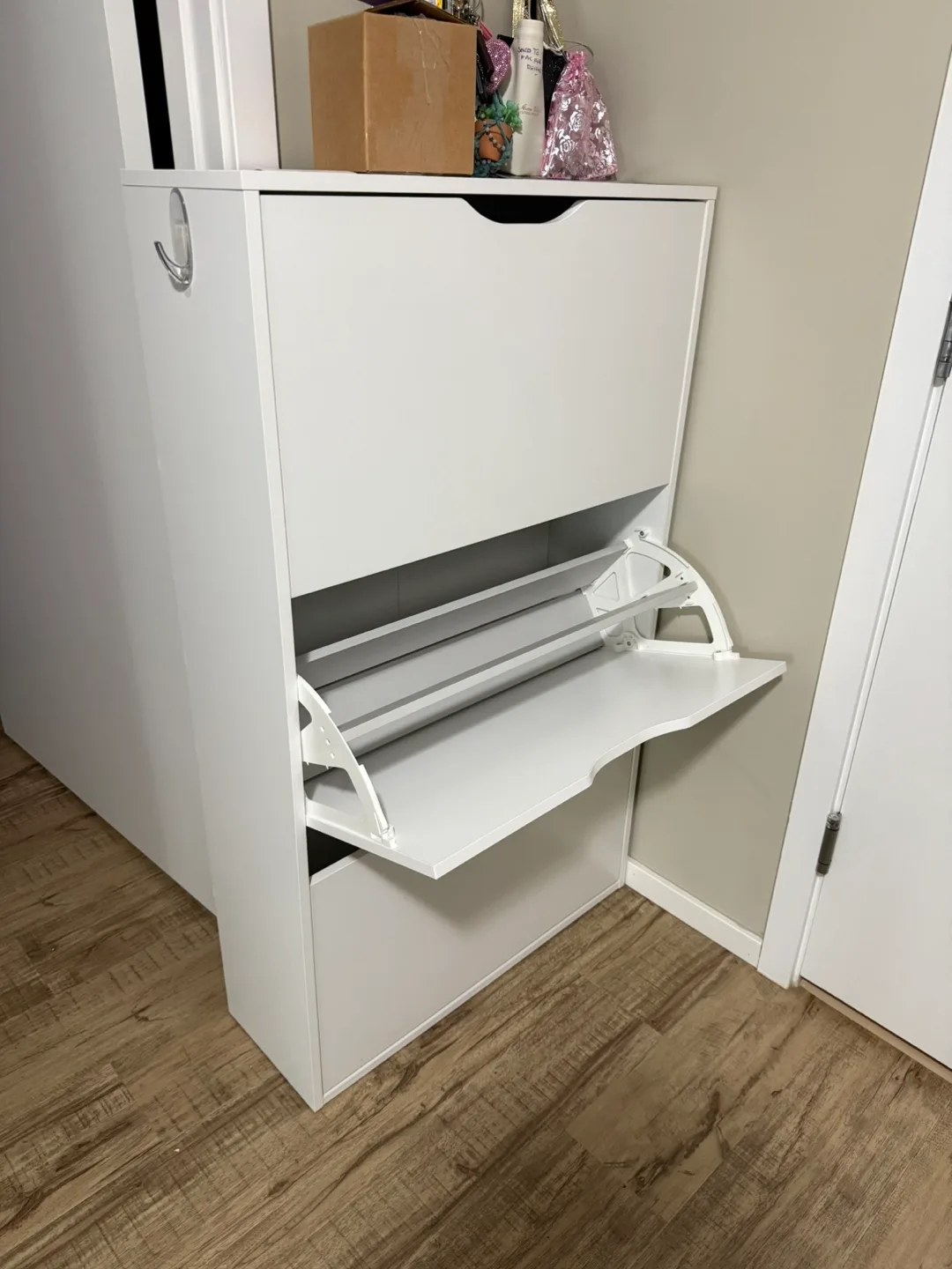 White Shoe Cabinet image indicator(2)