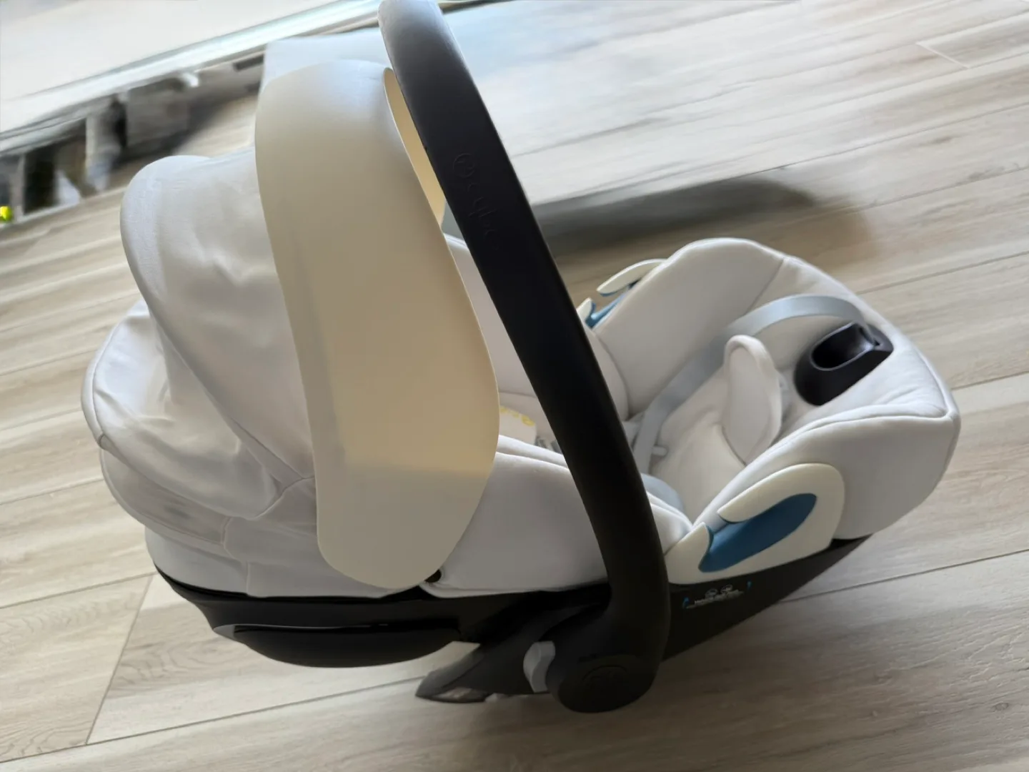 Last chance to get your Cybex Infant Car Seat Cloud G Lux image indicator(10)