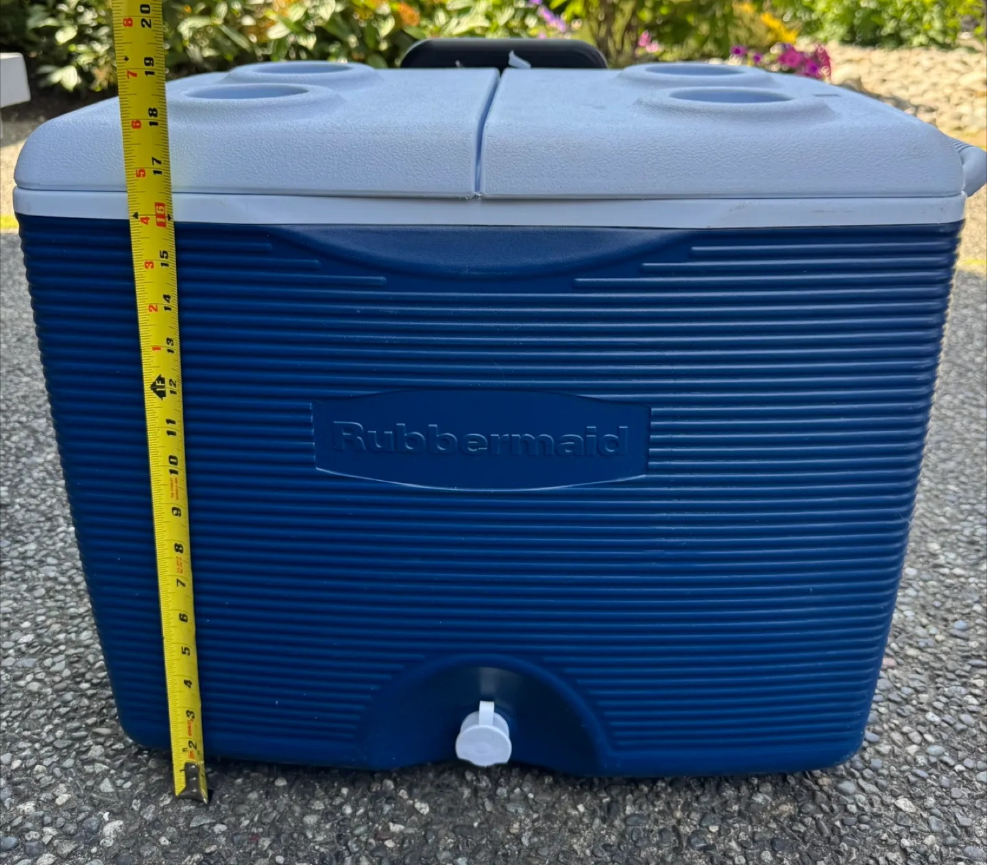 Rubbermaid Rolling Cooler image indicator(4)