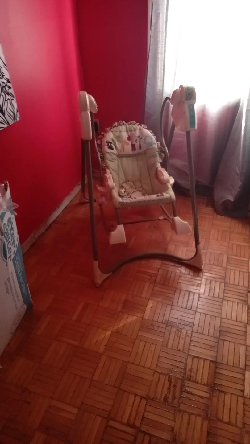 Baby swing thumbnail