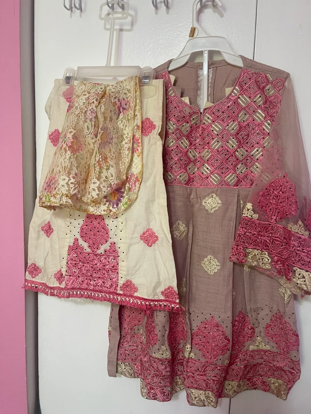 Girls' Ethnic Embroidered Outfits image indicator(3)