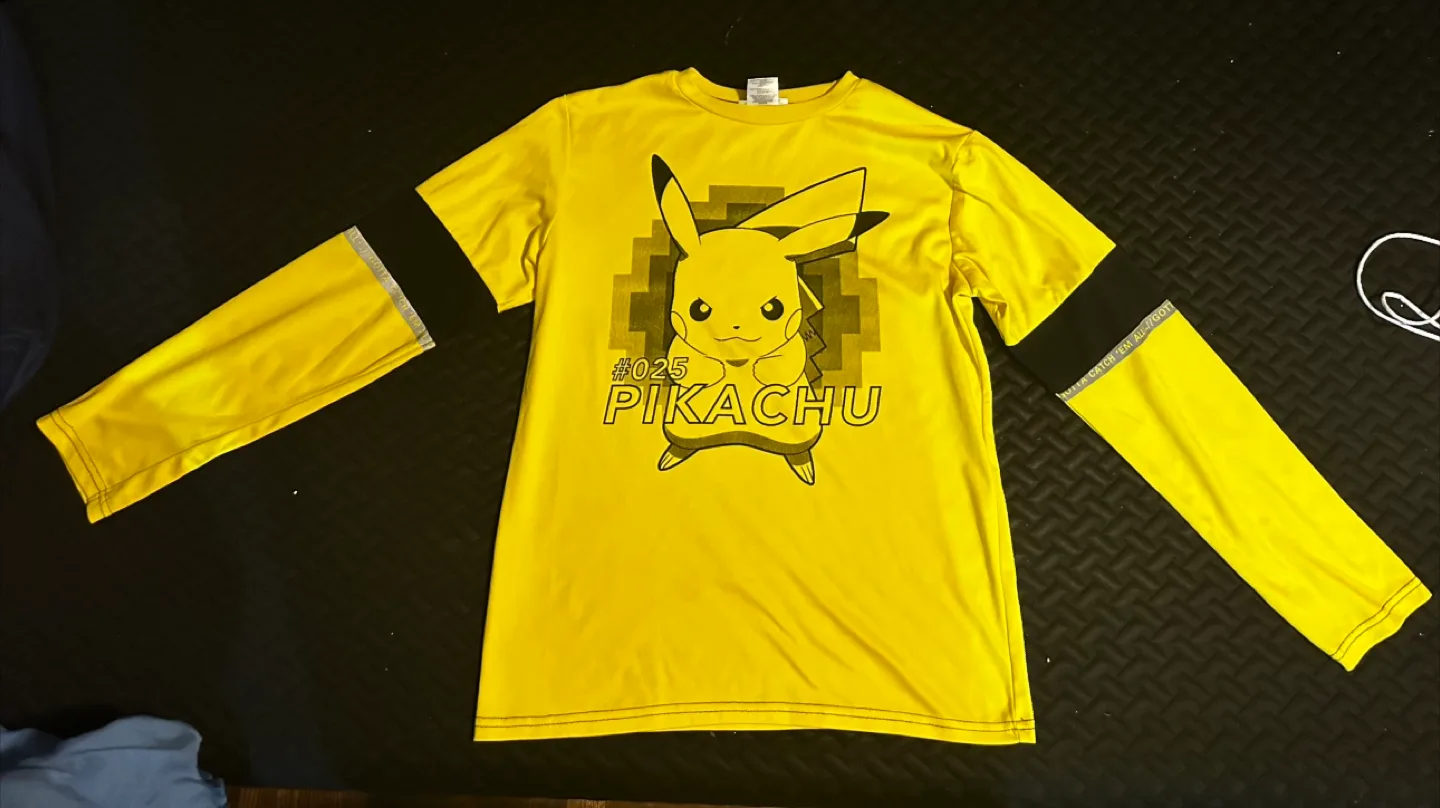 Officially licensed Pokémon Kids jersey XL - EUC