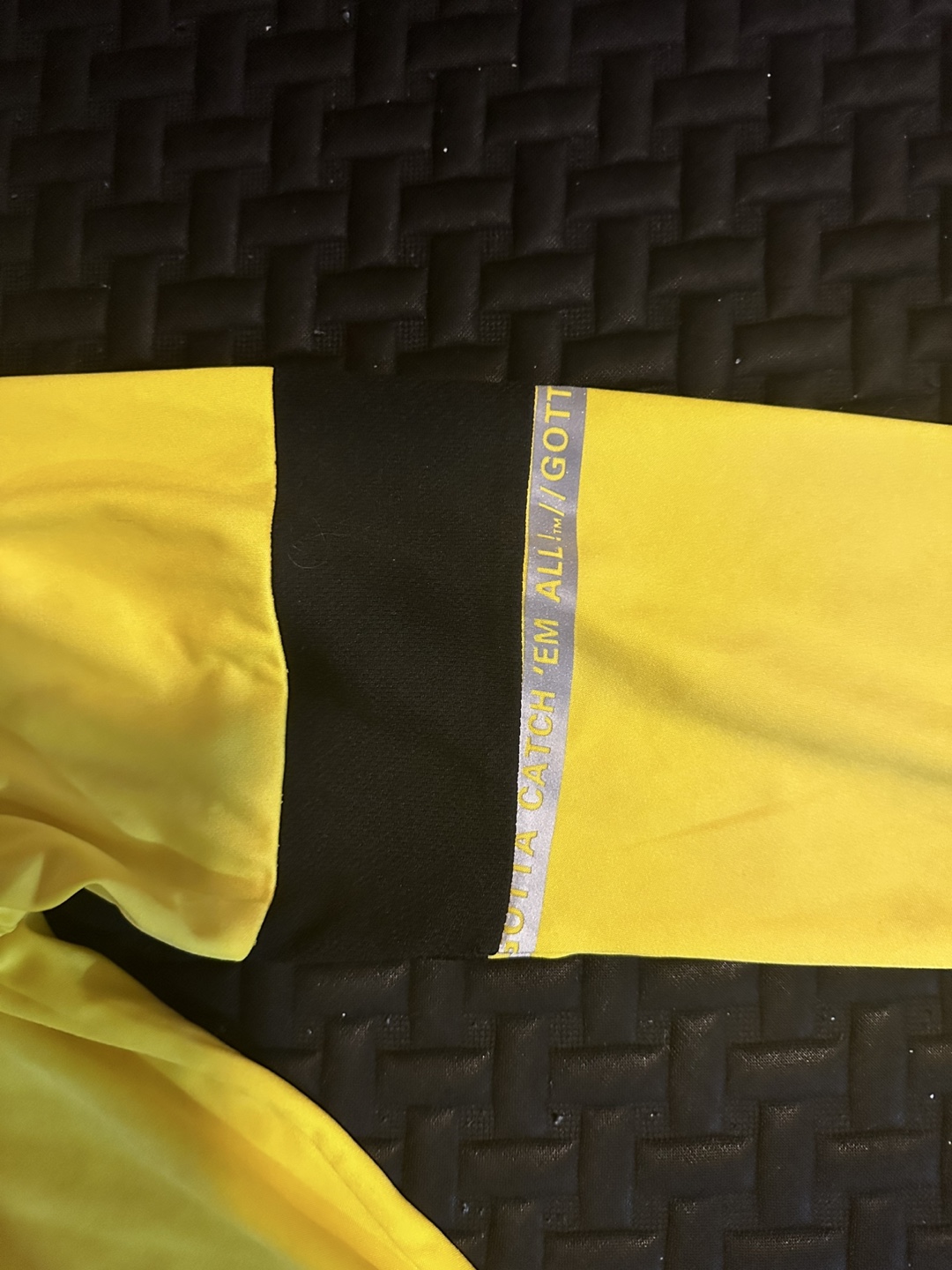 Officially licensed Pokémon Kids jersey XL - EUC - photo 2