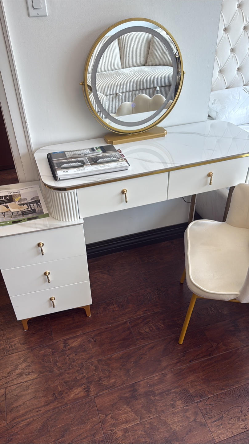 Vanity Table Set with Light Up Mirror and chair